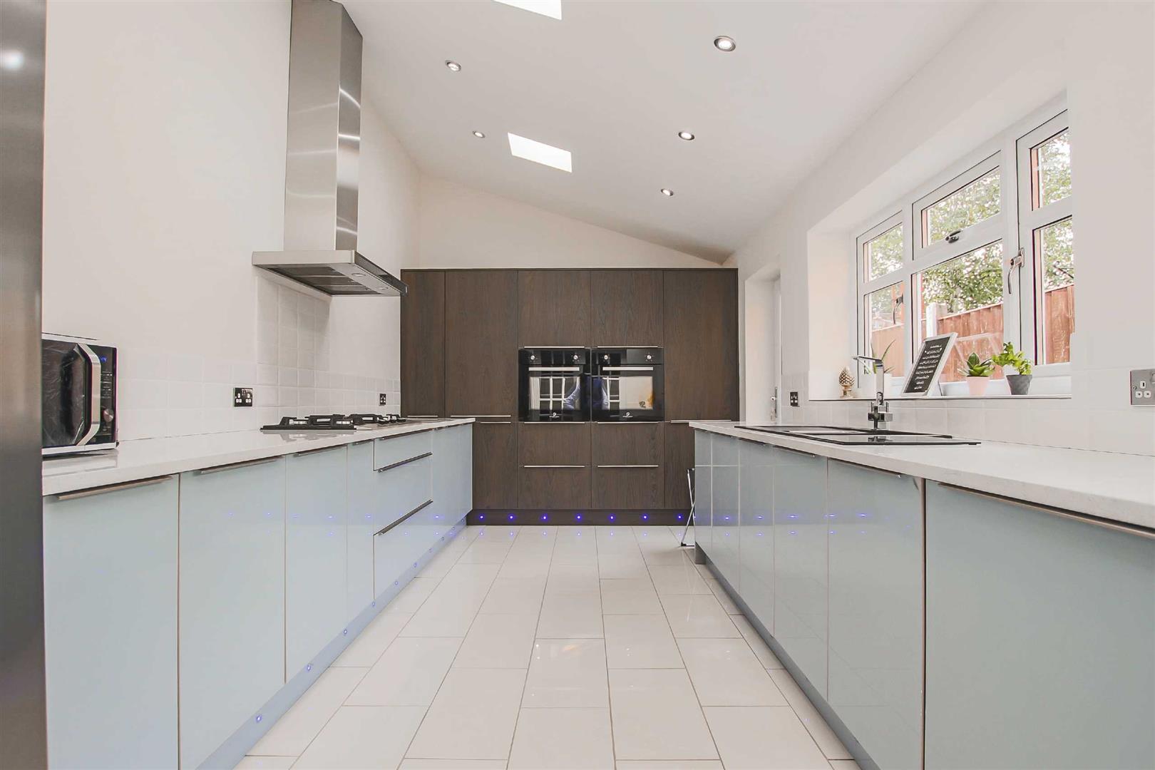 4 Bed Terraced House For Sale - Main Image